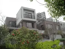 珍藏临河景观别墅 有天有地 带明亮地下室 诚意出售