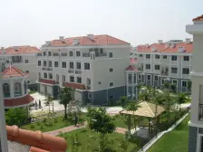 别墅三层 使用面积还不错 停车方便