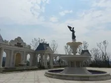 照母山 融创凡尔赛领馆一期一房94万