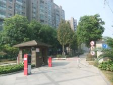 此房精装修未住,户型方正,好楼层,拎包入住