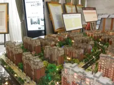 轻轨六号线支线旁,一楼端户大花园,随时看