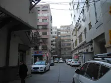 房子在民主西路,交通方便,一室一厅,精装修