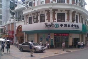 东山口署前电梯两房通风采光好