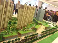 地铁口精装三房,视野开阔,采光佳,小区环境好