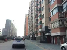 19年装修拎包即住 离圆融和地铁口约500米 不靠马路