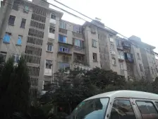 城南新村 2楼 户型方正 阳光好 出行方便 价可议 诚售