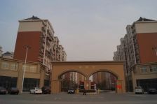 此房南北通风,采光好,房屋利用面积多,出行购物便利