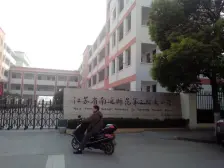 简单装修,出行方便,交通方便.适合居住...