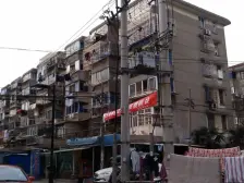 城港新村刚需房,楼层好,宜养老。