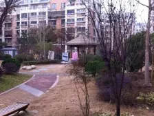 是多层的楼梯房,使用面积大,房东诚心出售