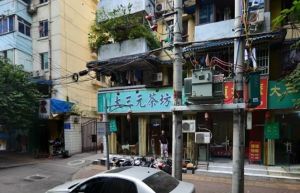 帘官公所街49号3室1厅东南