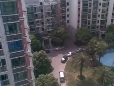 新上房源,小高层顶复,带露台,近地铁,三开间朝南!