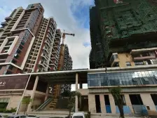 繁华地段。拎包入住,大三房,业主诚心出售。