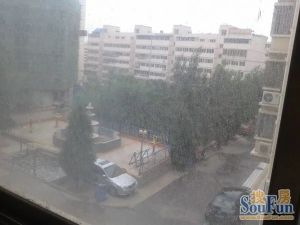 此套房子产权满五年,全体朝南,采光好,视野开阔..
