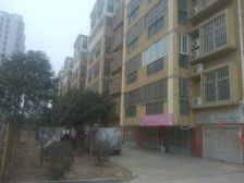 宝德花园 131平三室好楼层储藏室 75万证过二