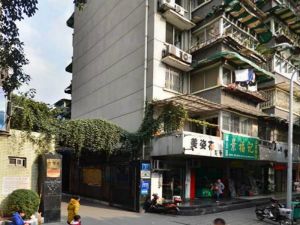 卫雅苑3室1厅西南