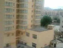 房子是电梯房,高楼层,简装, 家具家电齐全拎包住