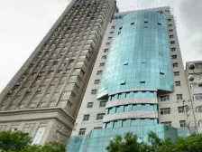 此房子满五不唯一,三室两厅东南户型有院子地下停车场