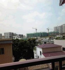 精装修,格局方正,房子保养好南向三房,阳台无遮挡