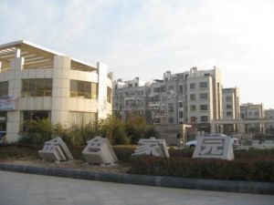 房子是洋房层好视野开阔采光好交通便利一楼带院