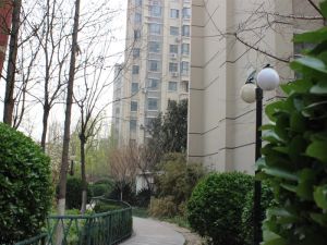 此房满五年唯一,不临街不临路,客厅朝南三房户型