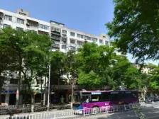 敦煌路 位于西站繁华商圈,缩水房 中间楼层 地段好