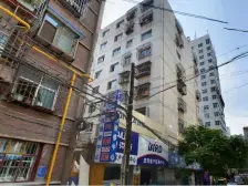 华亭街 低楼层 有院子 看房方便 价格可谈 采光不遮挡