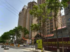 三室两厅一厨两卫,房屋干净 。