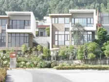 凯丽山庄南向电梯别墅占地1032㎡前后花园760㎡10部车