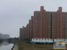 小区中心位置,不靠近马路,房型正气,得房率高