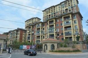 200平大露台的城区4室电梯好房婚装2年