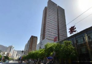 南关十字酒泉路电梯房三室出行方便