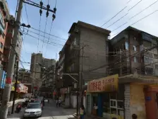 大润发正规三室,总价70万,南北通透。