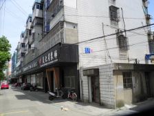 此房楼层好,视眼开阔,采光全天房型方正干净整洁。