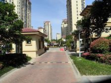 此房楼层好,视眼开阔,采光全天房型方正干净整洁。