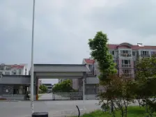 盛北花园大户顶楼带阁楼六房精装 拎包入住 有车库!