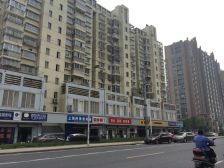 此房满五 户型方正 戴车库 看房方便