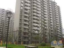 电梯好楼层精装修,诚心出售,附带一个车位,停车便利