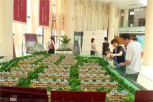 五洲湖澜泊湾别墅,位置好,出入方便!多一个车位!