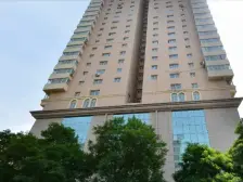 广场东口东郊巷 电梯大三室 客厅两卧朝南 户型好