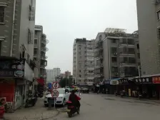 启秀满五 近路口 二室半户型正 带车库