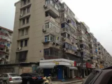 新建路新村 启秀 空 采光好 诚心出售