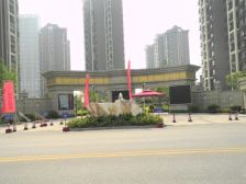 万象城旁精装修100个W,上下三层空中别墅,带大露台