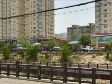 :此房满二,业主诚心出售,交通便利,生活配套齐全