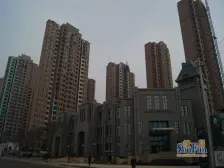 该小区环境优美,人车分流,交通便利,地理位置优越