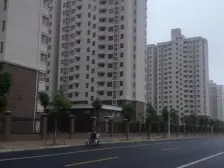 中高楼层,采光刺眼,看房提前,诚心卖。