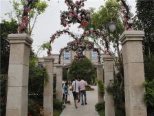 此房通透格局,带车位,楼层好,采光充足,视野开阔。