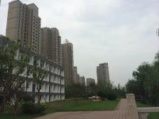 校西板块 大平层 中间楼层 精装修 有车位 看房方便