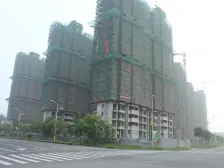 檀香园毛坯6房 满二 前后带有院子 停车方便 看房方便