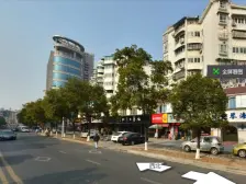 冯家湾小 学旁地质花苑2楼采光好边户大四房低价出售